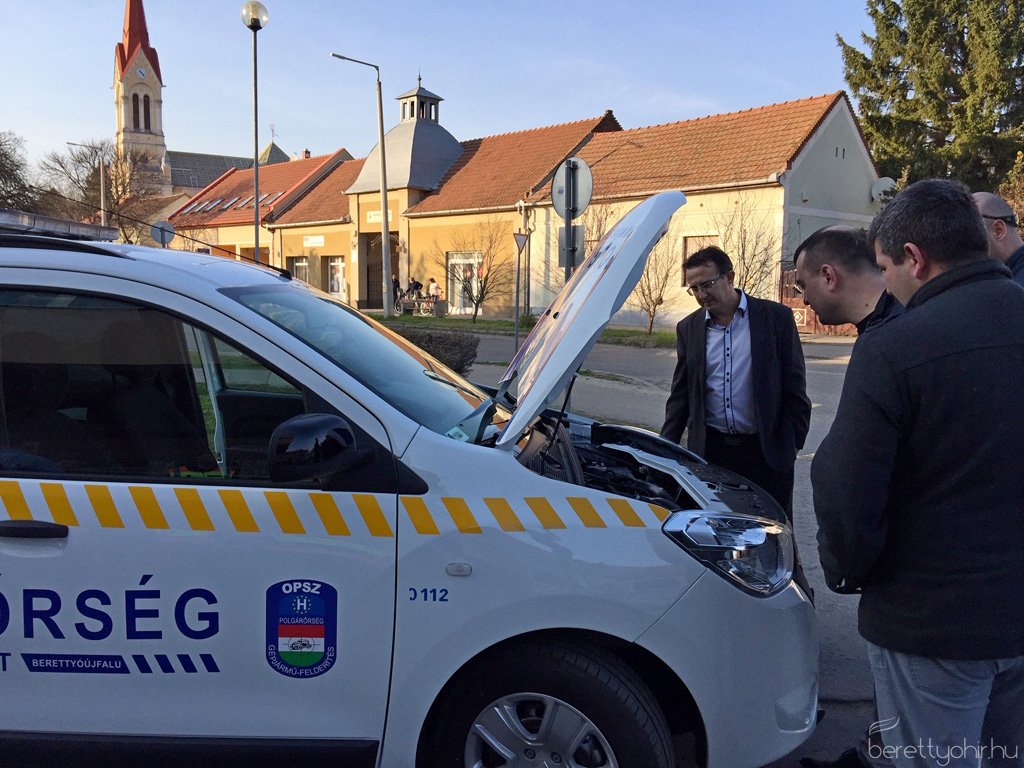 Új szolgálati autó a berettyóújfalui polgárőrségnek09